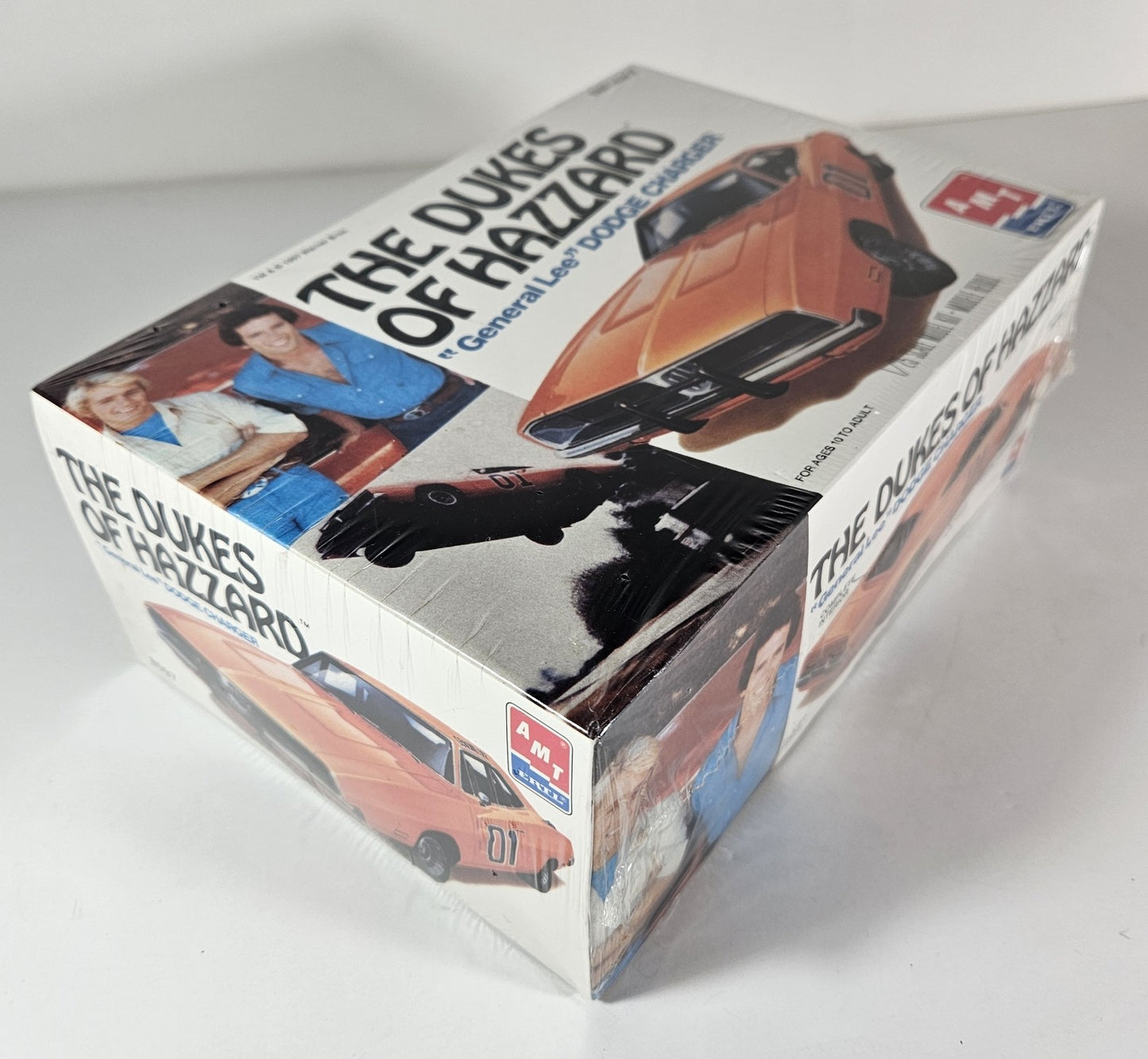 AMT Model Kit 8597 The Dukes of Hazard "General Lee' Dodge Charger 1/25 Scale