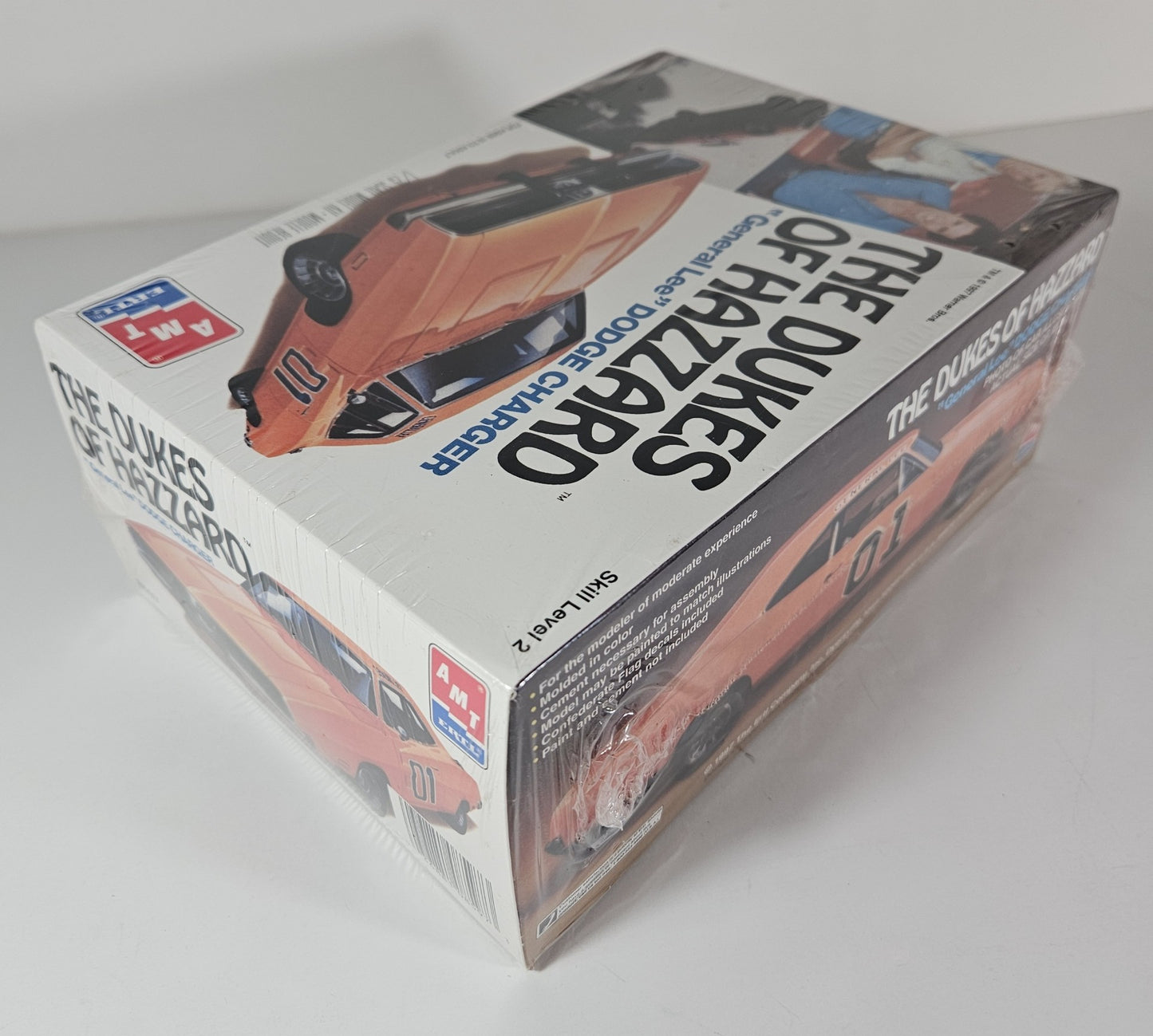 AMT Model Kit 8597 The Dukes of Hazard "General Lee' Dodge Charger 1/25 Scale