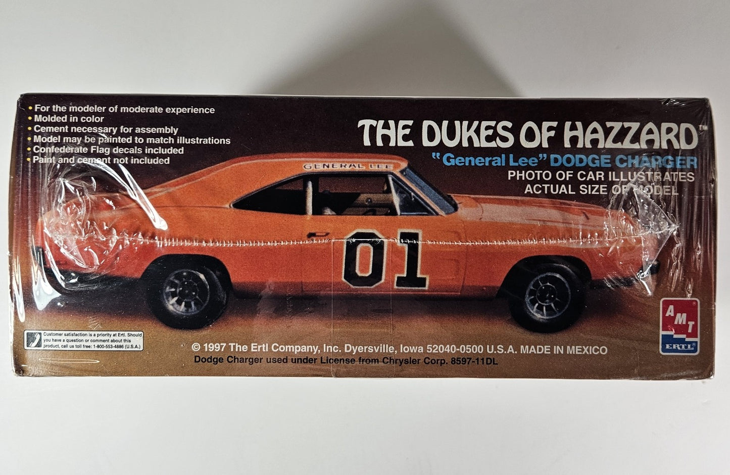 AMT Model Kit 8597 The Dukes of Hazard "General Lee' Dodge Charger 1/25 Scale