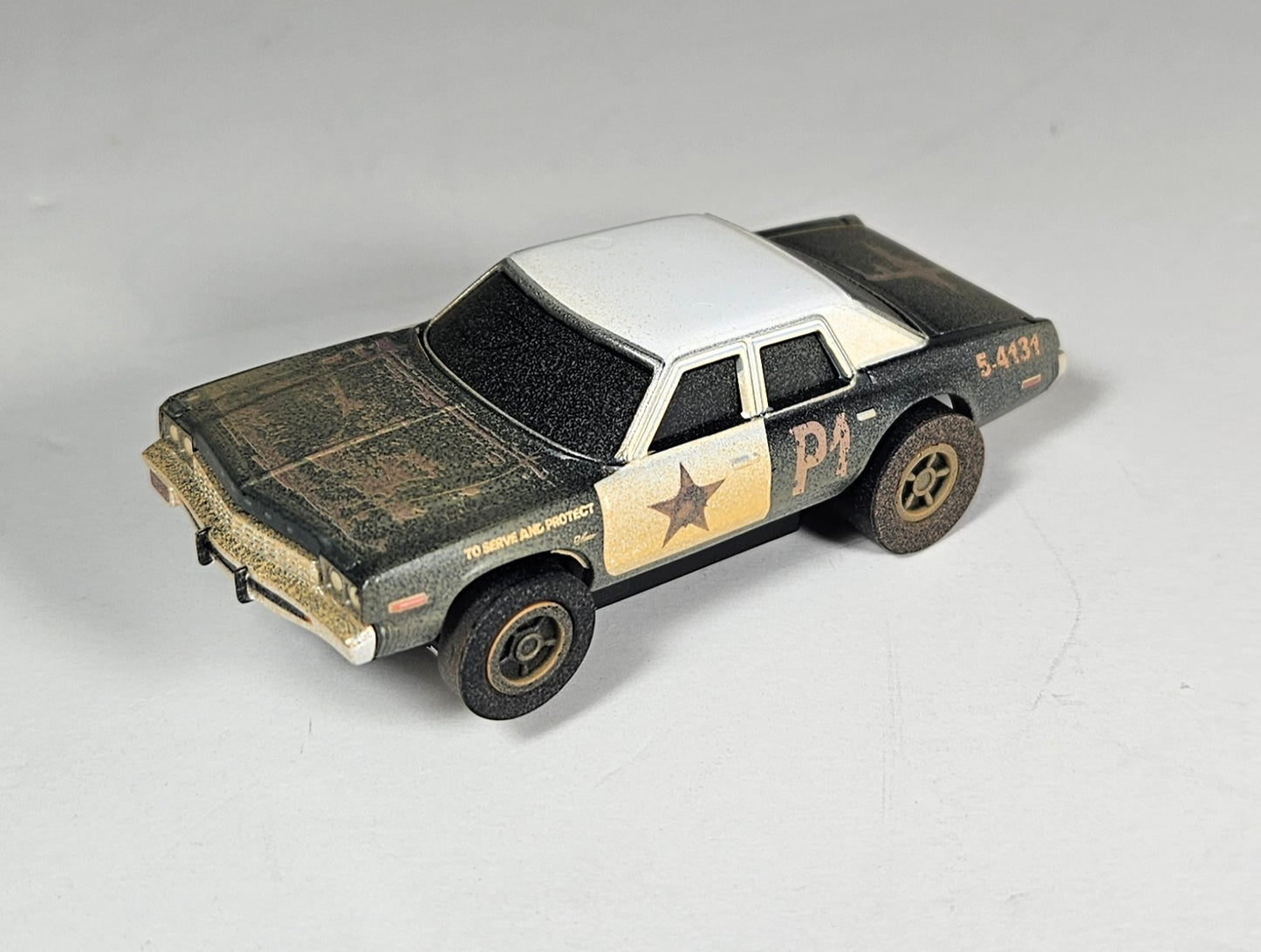 Auto World AMP Xtraction 1974 Dodge Monaco Bluesmobile HO Scale Slot Car SRS360