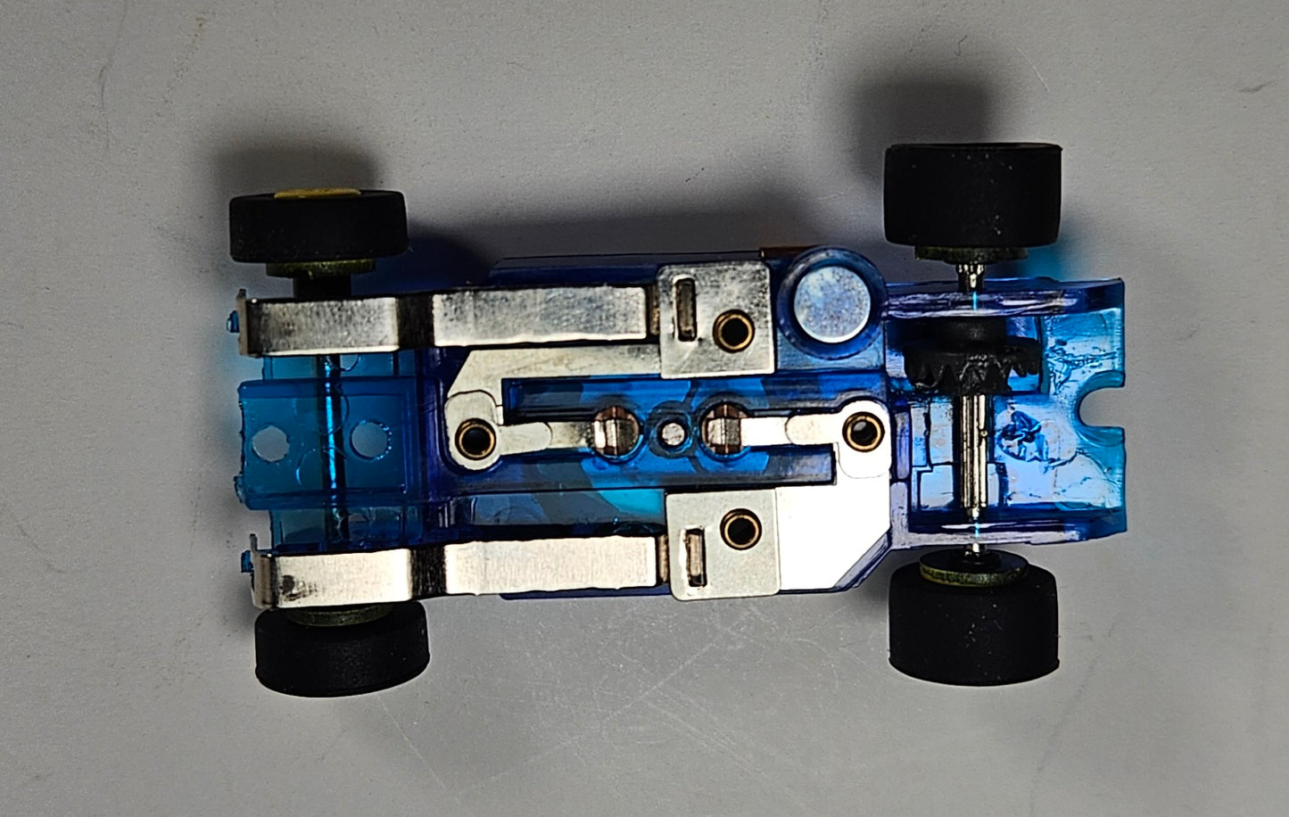 Auto World Parts Thunderjet Complete Chassis. Blue Chassis, Yellow Wheels, Black Tires (Long Wheelbase)