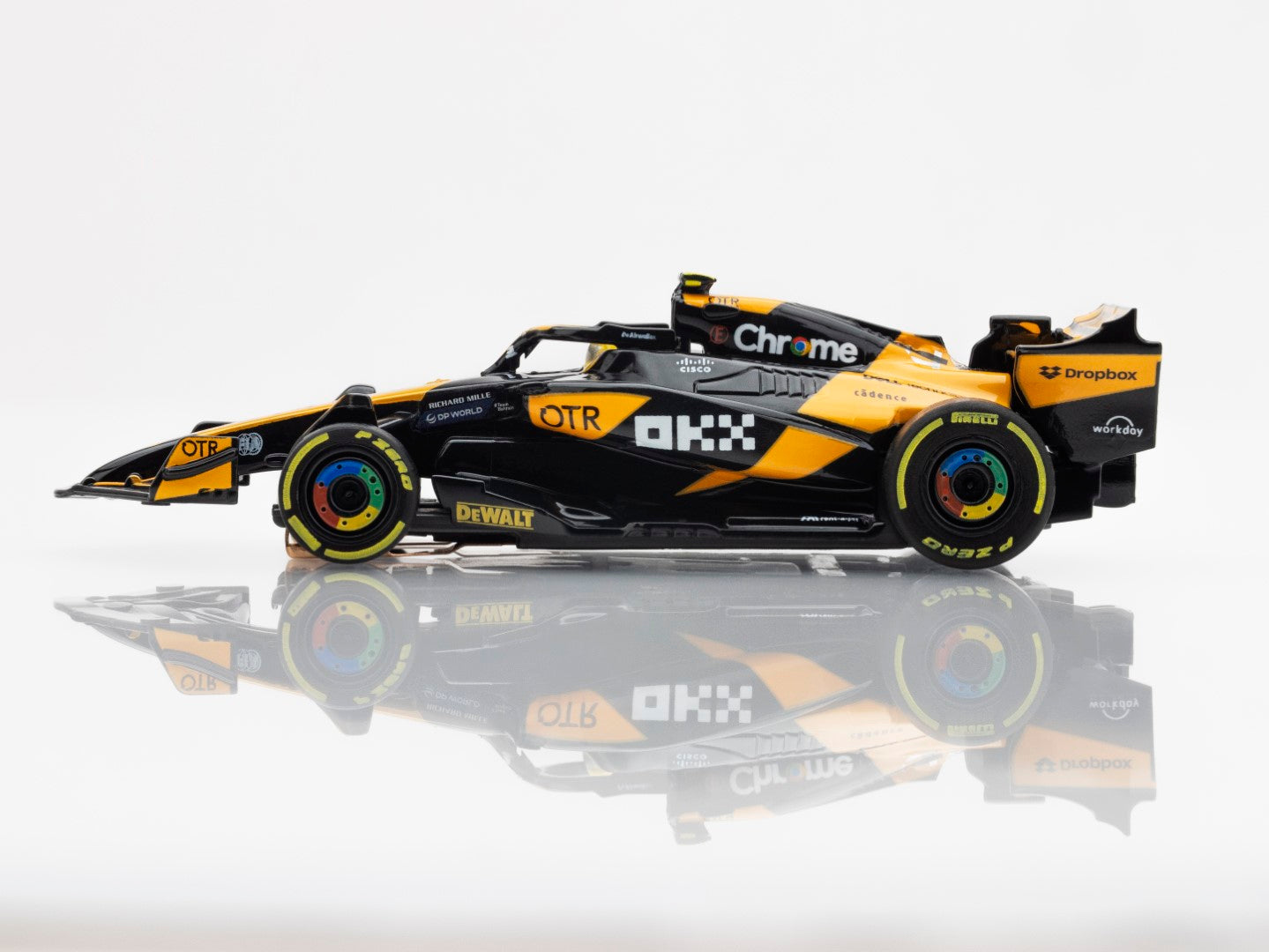 AFX Mega G+ 22103 McLaren F1 MCL38 #4 AU 2024 - HO Scale Slot Car