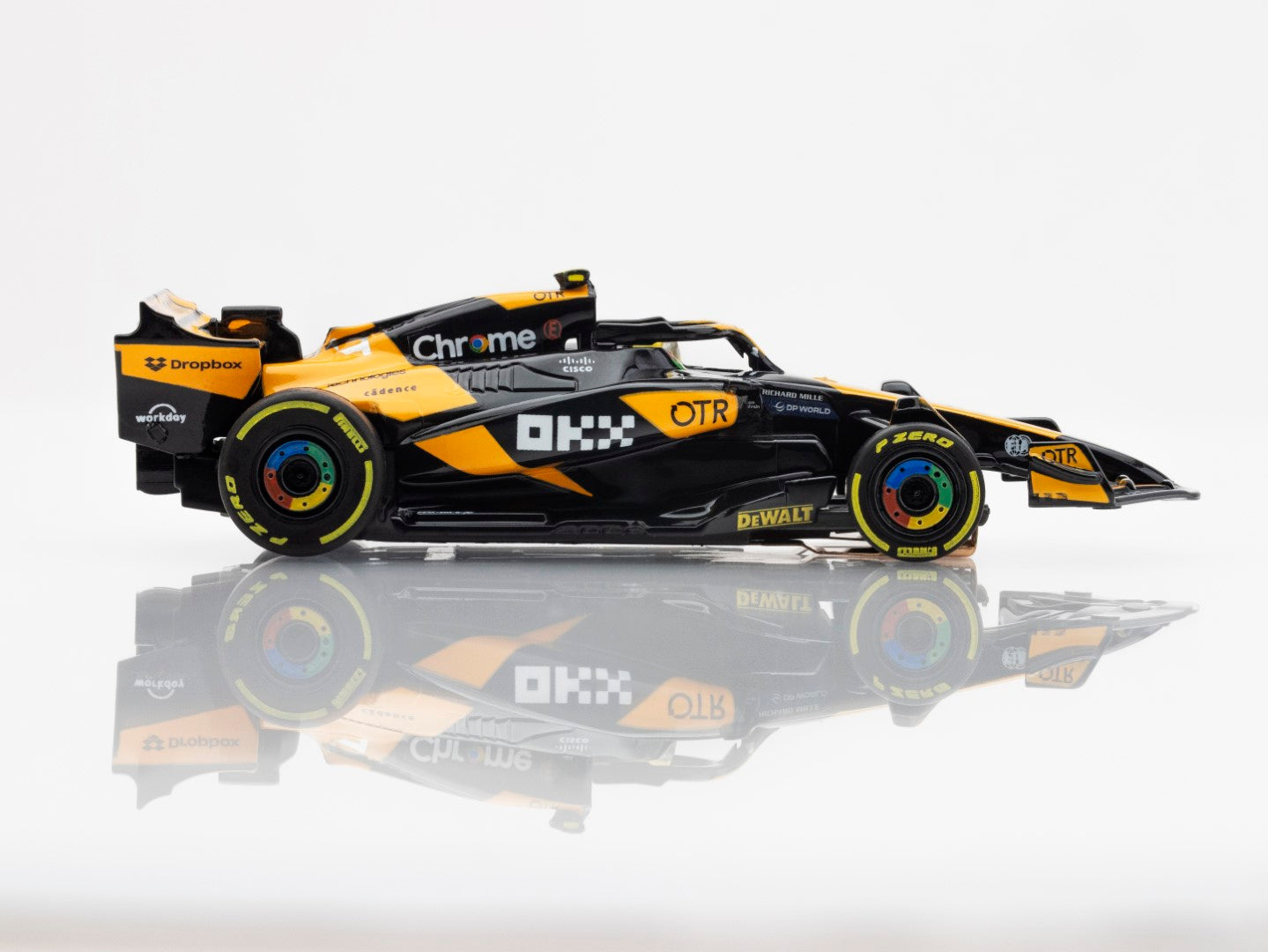 AFX Mega G+ 22103 McLaren F1 MCL38 #4 AU 2024 - HO Scale Slot Car