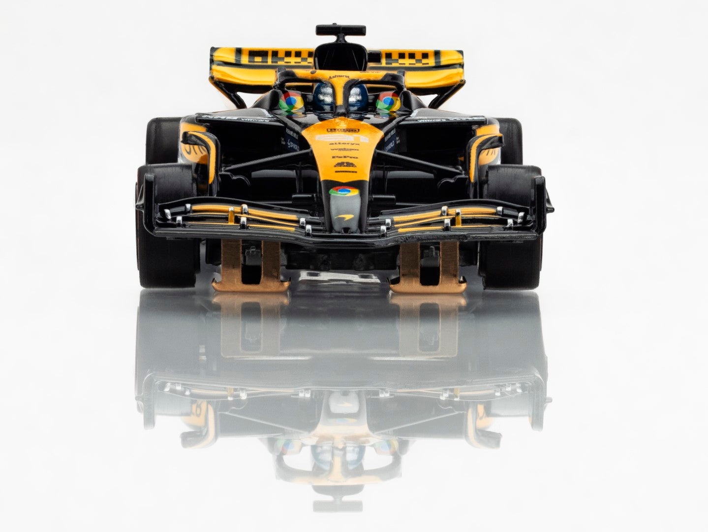 AFX Mega G+ 22104 McLaren F1 MCL38 #81 AU 2024 - HO Scale Slot Car