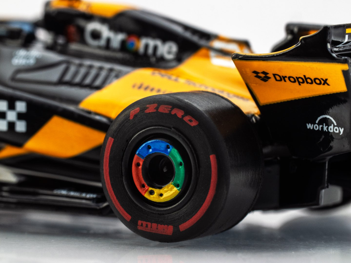 AFX Mega G+ 22104 McLaren F1 MCL38 #81 AU 2024 - HO Scale Slot Car
