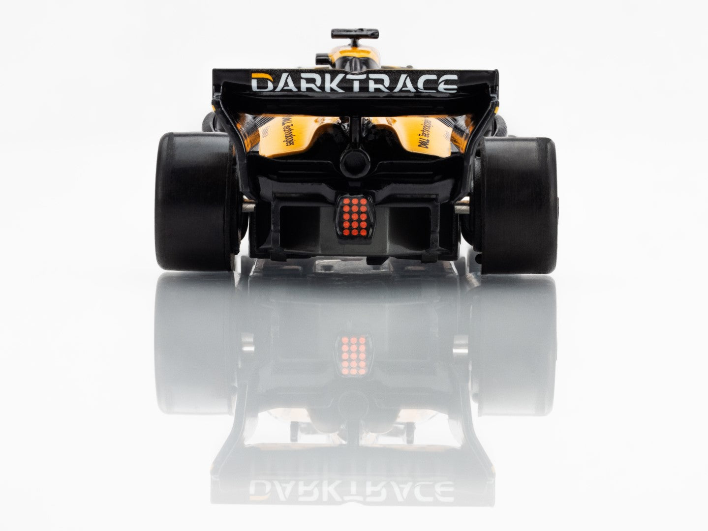 AFX Mega G+ 22104 McLaren F1 MCL38 #81 AU 2024 - HO Scale Slot Car