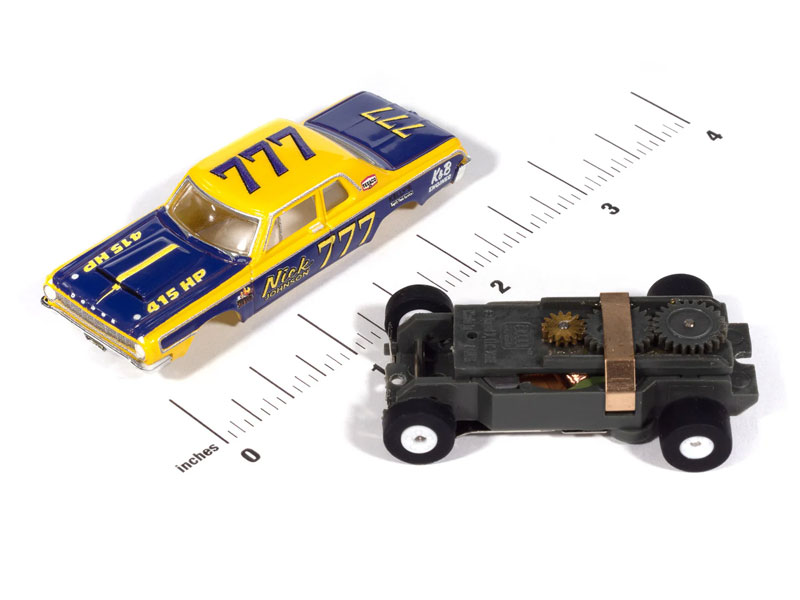 Auto World Thunderjet SC423-3A 1964 Dodge 330 Pro Stock (Yellow & Purple) HO Scale Slot Car