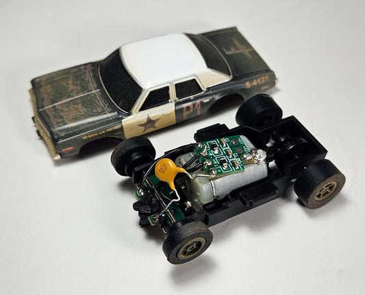 Auto World AMP Xtraction 1974 Dodge Monaco Bluesmobile HO Scale Slot Car SRS360