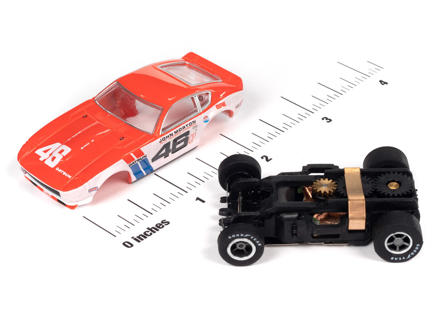 Auto World Race Set Xtraction SRS353R BRE Datsun Champions 16' Slot Car Race Set