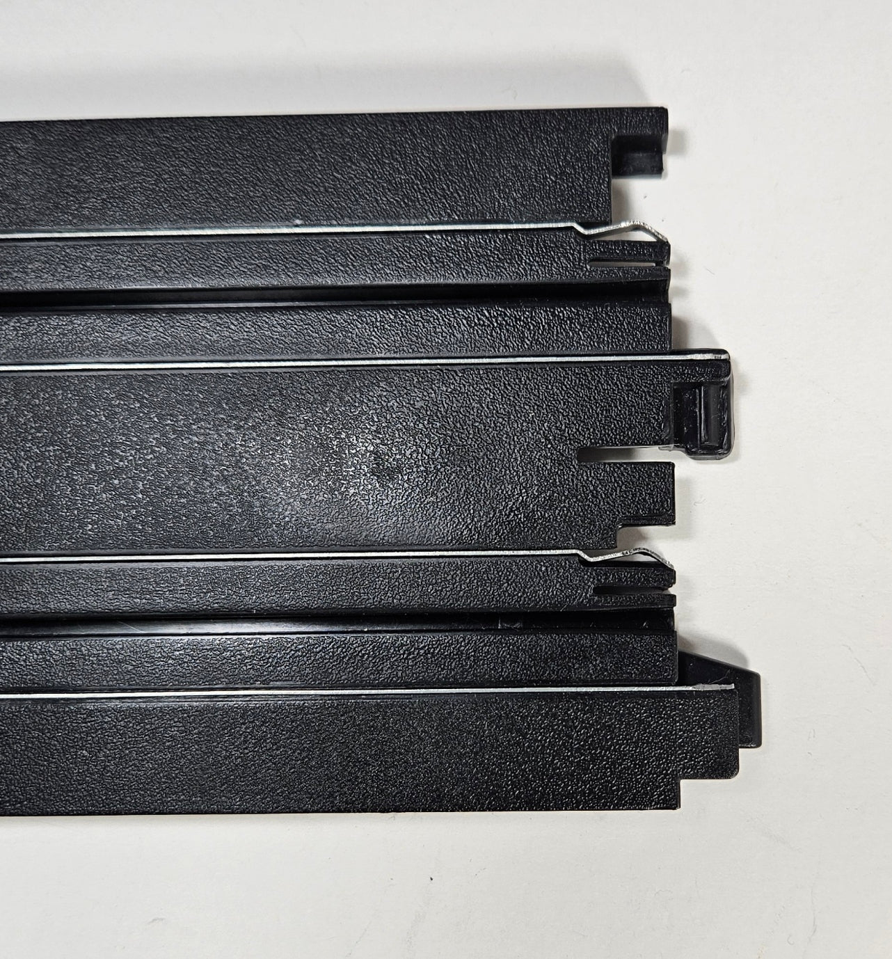 Auto World Track (Bulk Item) 9" Straight Track (4 pieces)