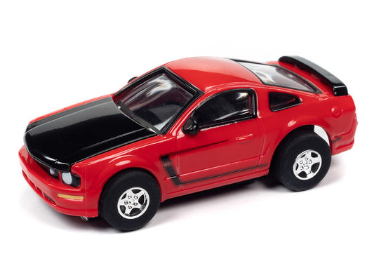 Auto World Super III SC383 R1 2005 FORD MUSTANG GT (RED) HO Scale Slot Car