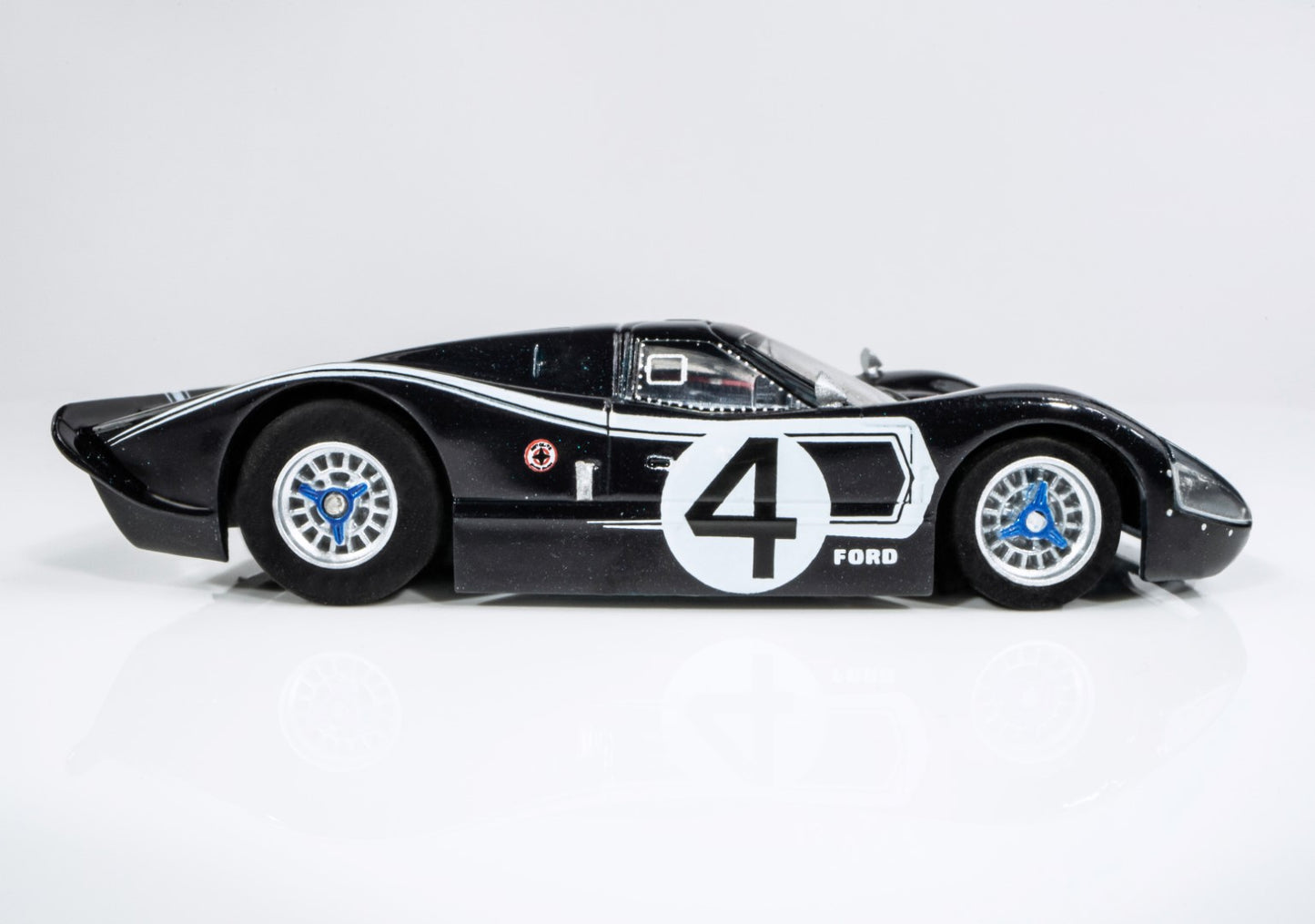 AFX Mega G+ 22048 Ford GT40 Mk IV #4 - HO Scale Slot Car