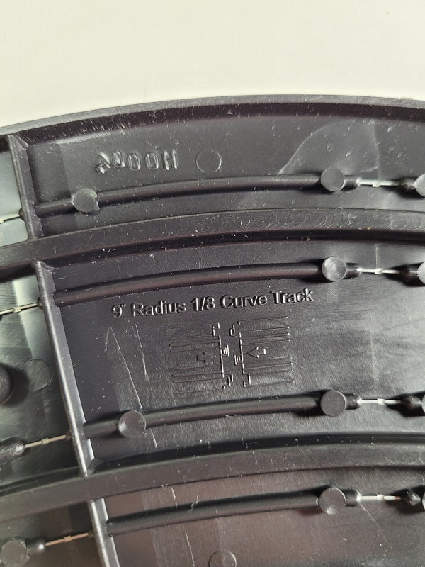 Auto World Track (Bulk Item) 9" Radius 1/8 Circle Curve Track (1 piece)