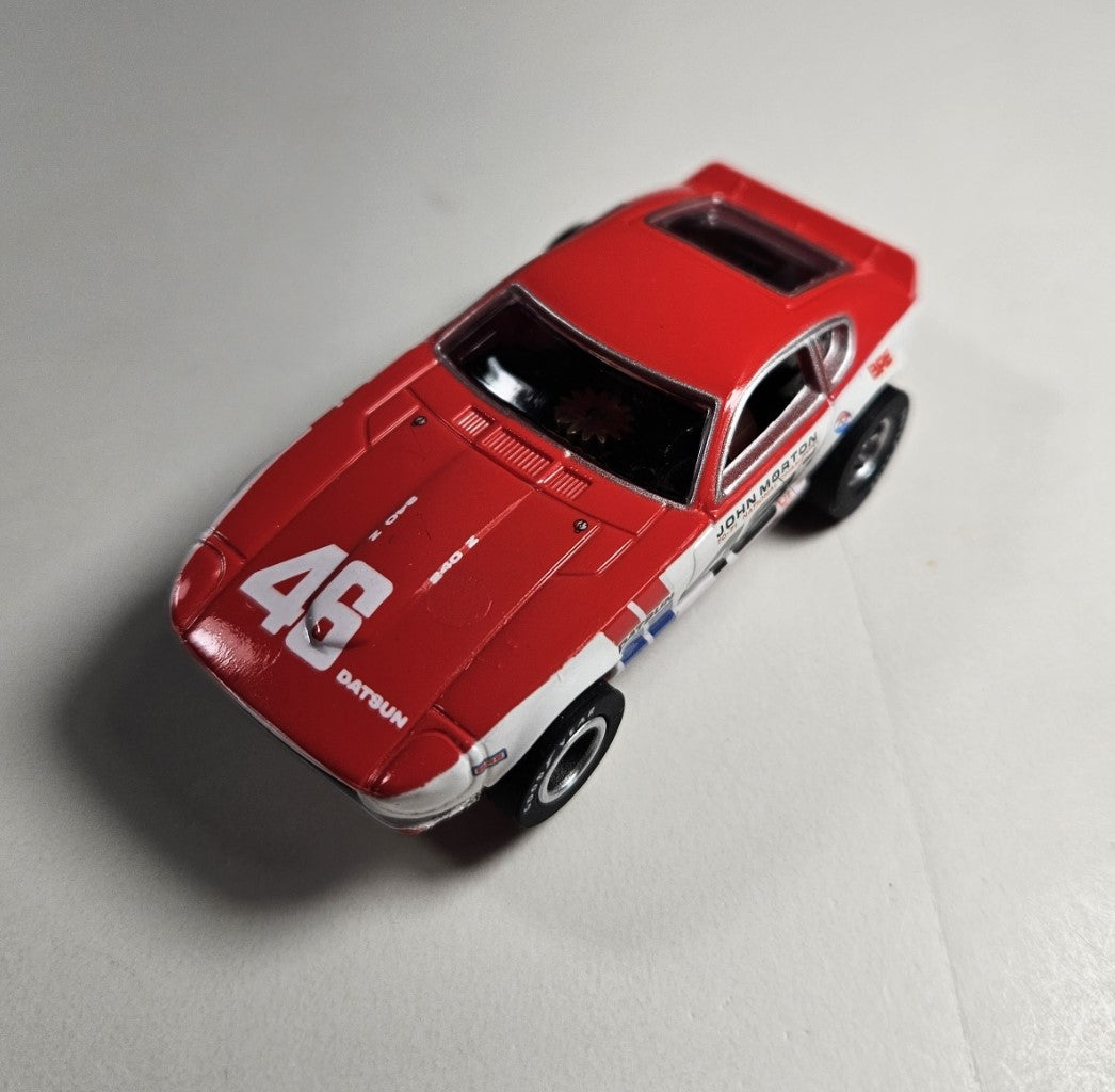 Auto World Xtraction 1971 BRE Datsun 240Z *** DEFECT *** HO Scale Slot Car