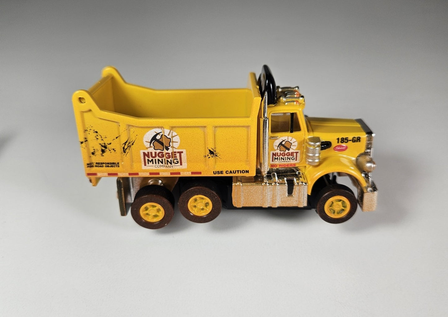 Auto World AMP Xtraction Peterbilt 359 Dump Truck (Yellow) with Working Headlights HO Scale Slot Car