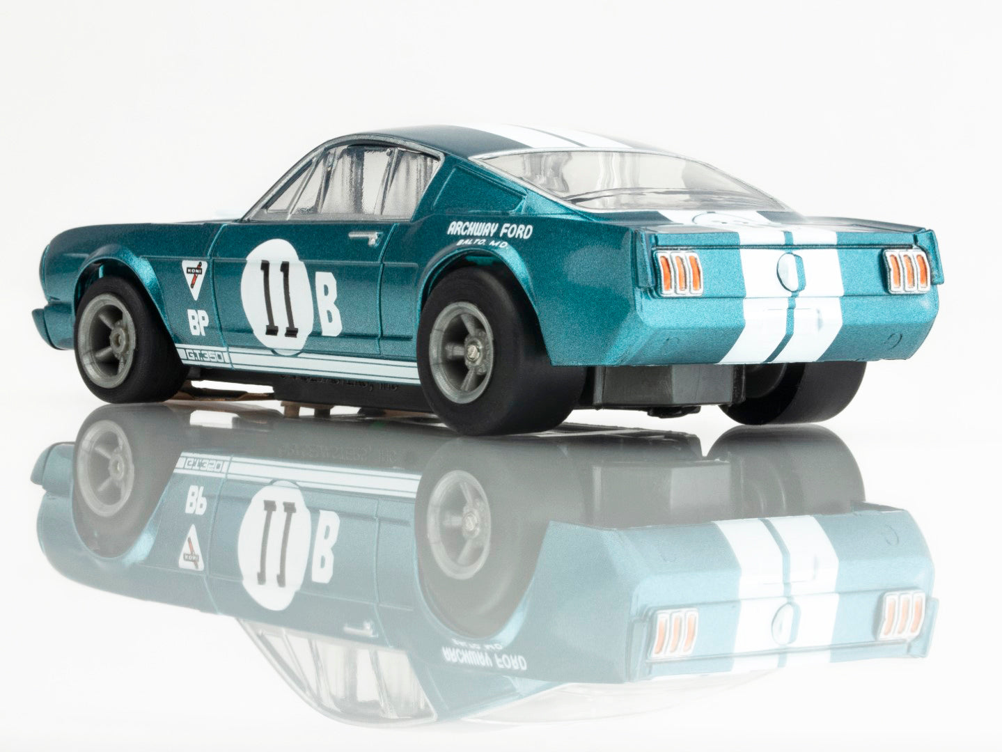 AFX Mega G+ 22071 Shelby Mustang GT350R 1965 Donohue HO Scale Slot Car