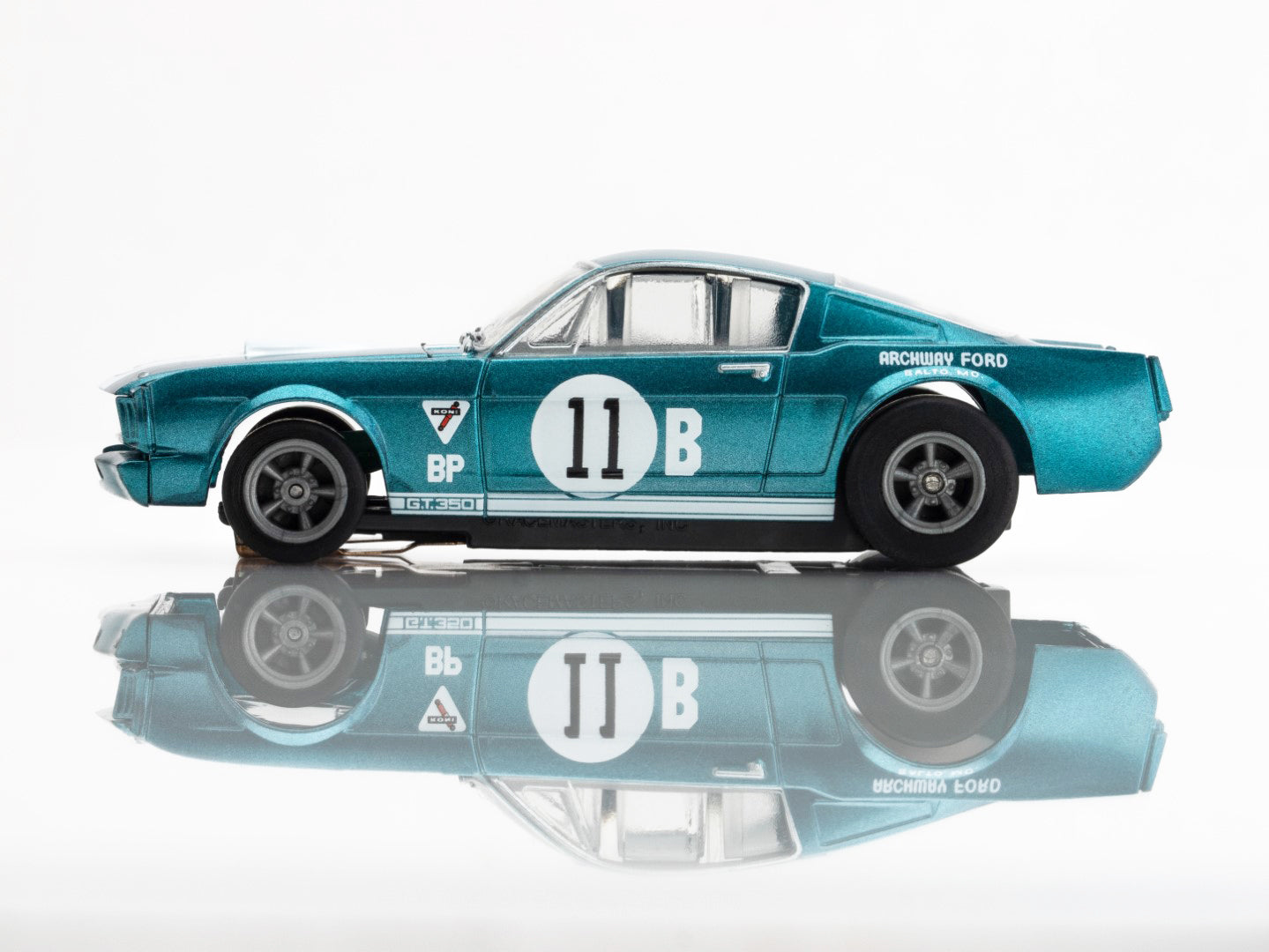 AFX Mega G+ 22071 Shelby Mustang GT350R 1965 Donohue HO Scale Slot Car