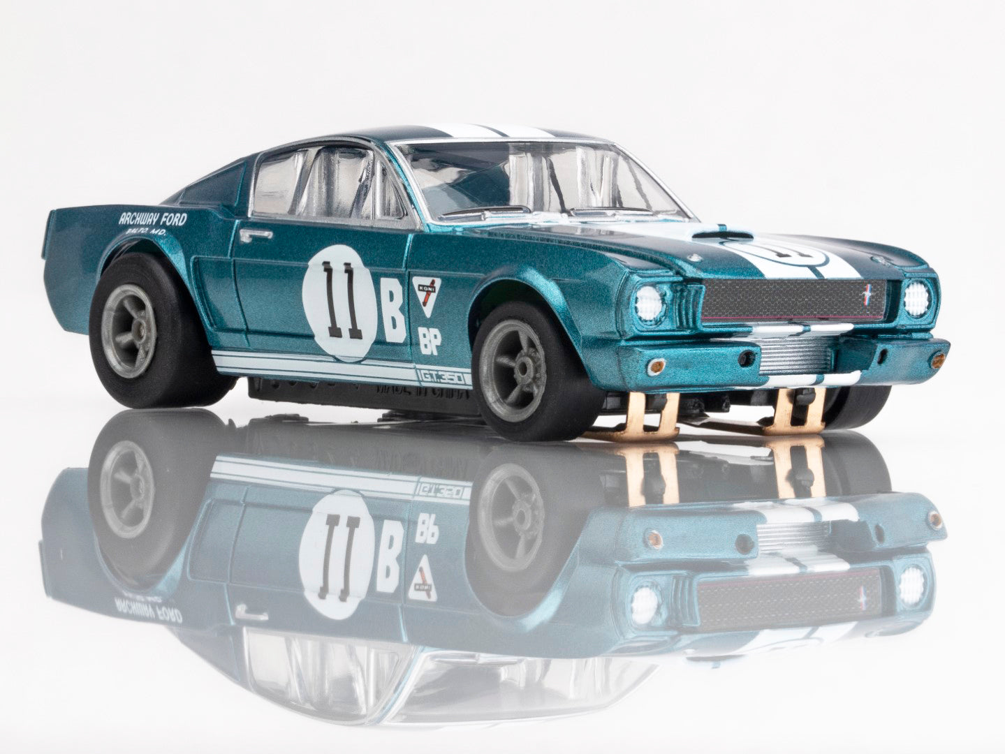 AFX Mega G+ 22071 Shelby Mustang GT350R 1965 Donohue HO Scale Slot Car