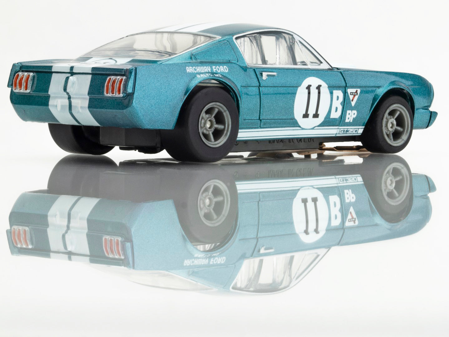 AFX Mega G+ 22071 Shelby Mustang GT350R 1965 Donohue HO Scale Slot Car