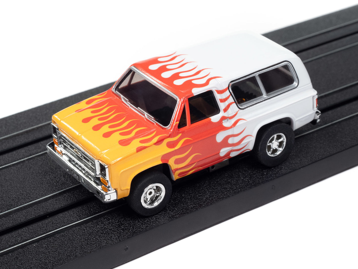 Auto World Xtraction SC407-3A 1979 Chevy Blazer White w/ Yellow & Red Flames HO Scale Slot Car