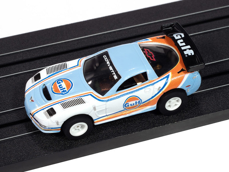 Auto World Xtraction SC418-4A 2004 Chevy Corvette C5R (Gulf White & Blue Gulf livery) HO Scale Slot Car
