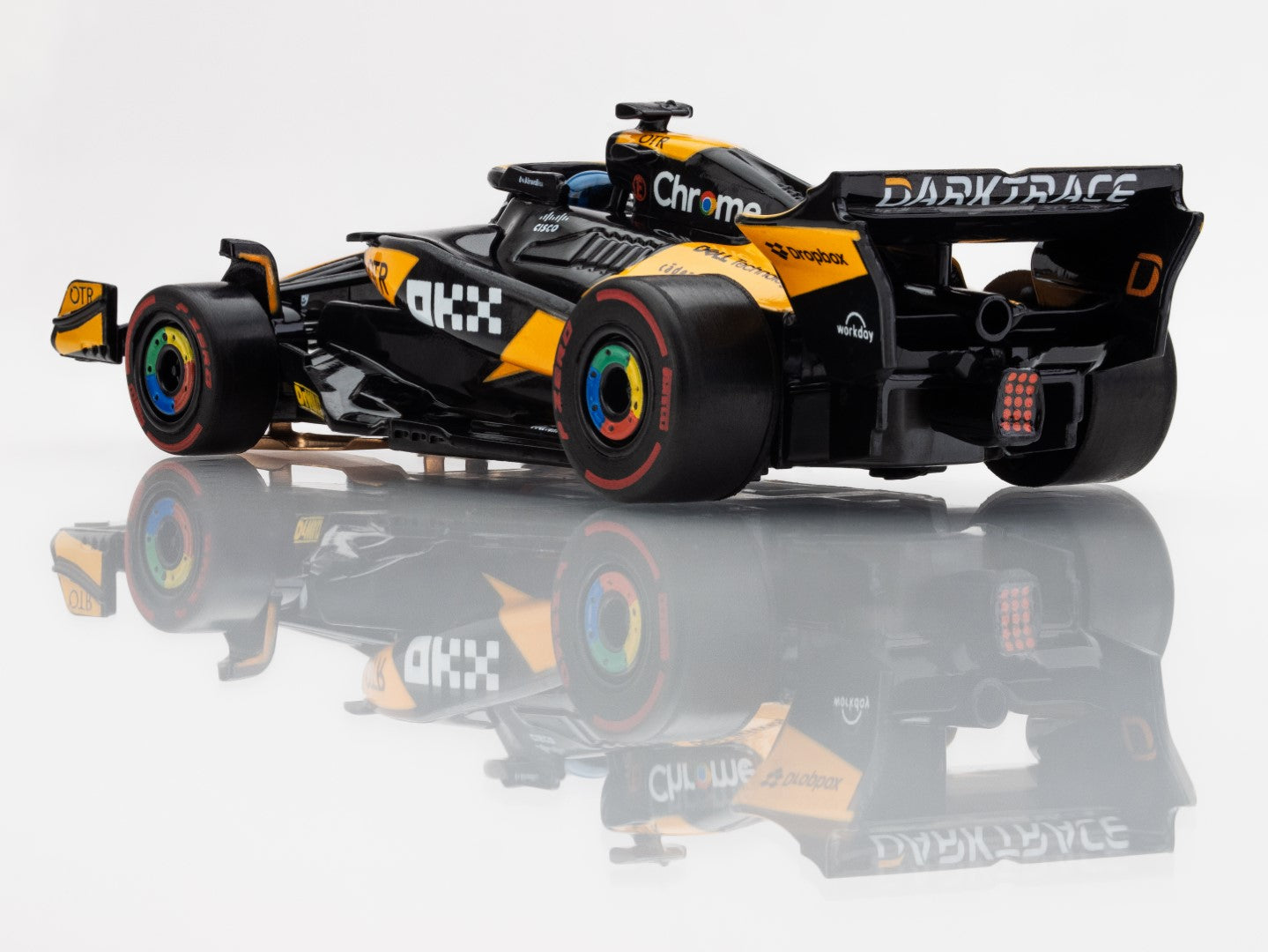AFX Mega G+ 22104 McLaren F1 MCL38 #81 AU 2024 - HO Scale Slot Car