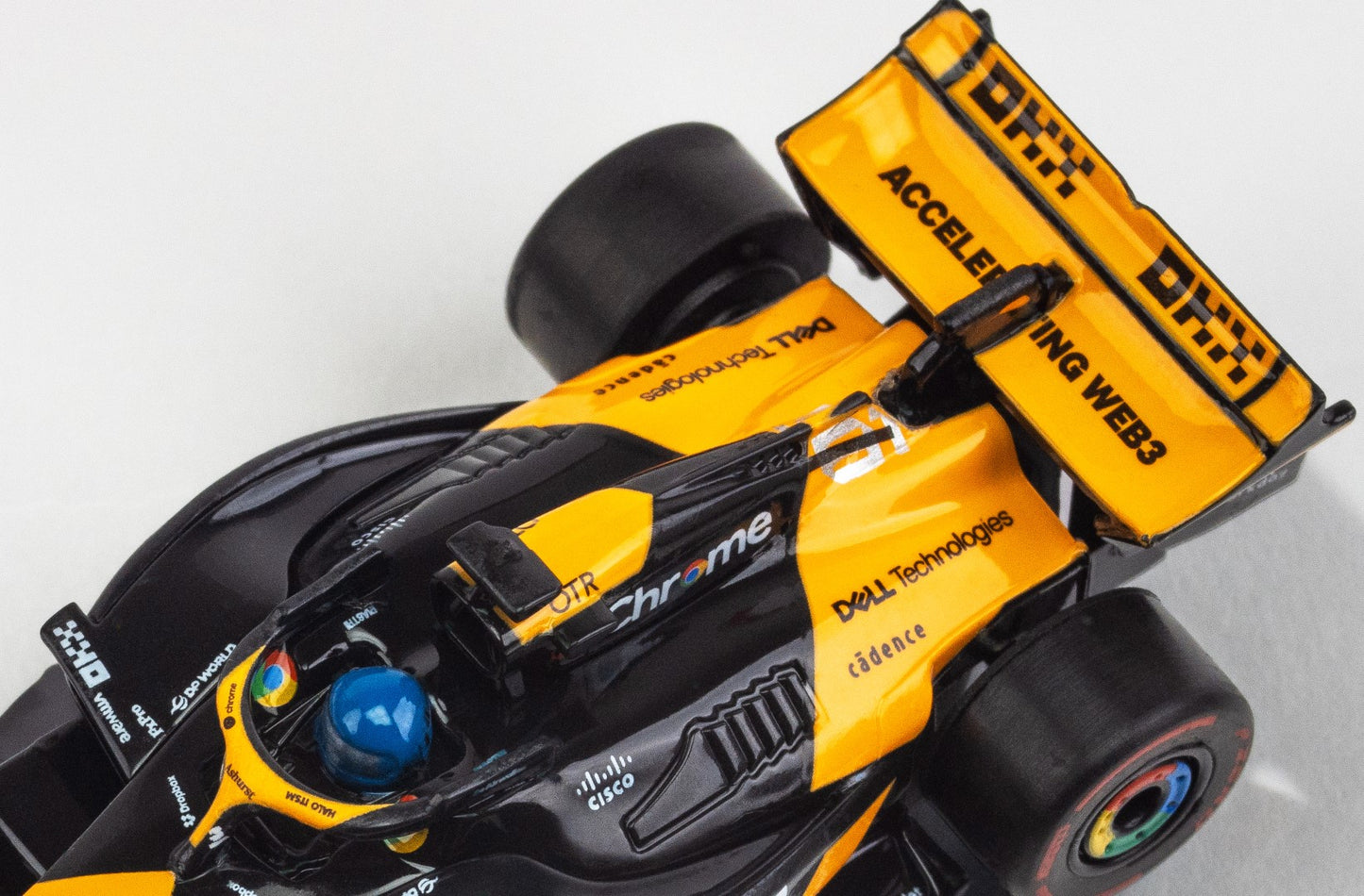 AFX Mega G+ 22104 McLaren F1 MCL38 #81 AU 2024 - HO Scale Slot Car
