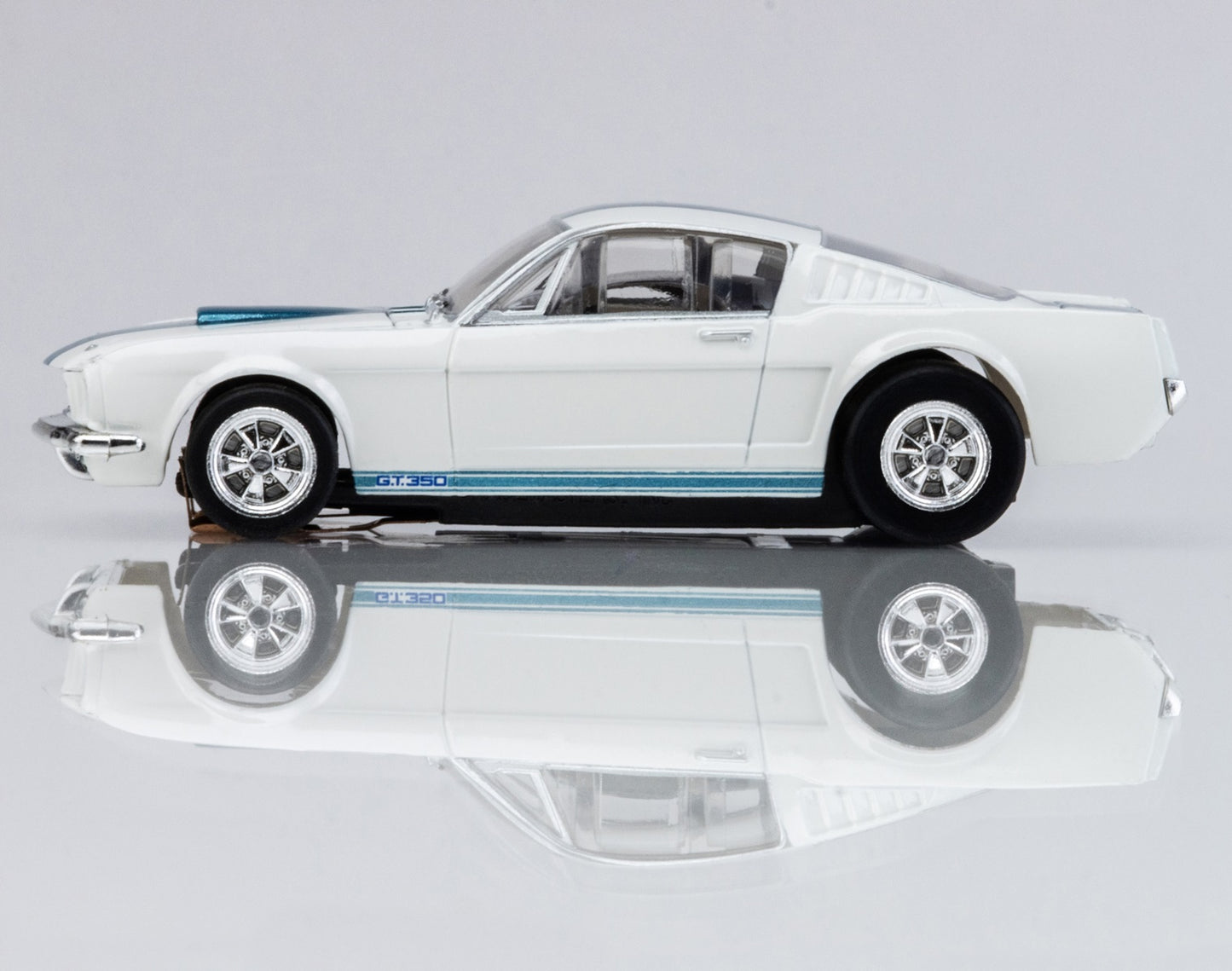 AFX Mega G+ 22068 1965 Shelby Mustang GT350 White/Blue HO Scale Slot Car