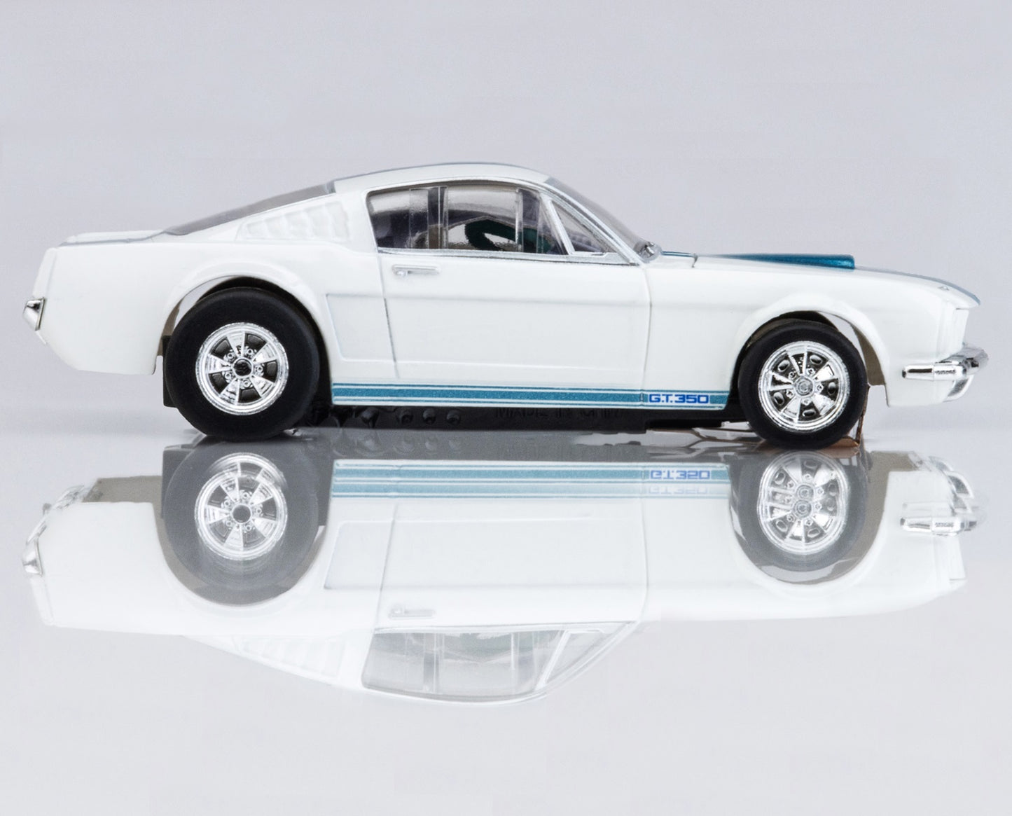 AFX Mega G+ 22068 1965 Shelby Mustang GT350 White/Blue HO Scale Slot Car