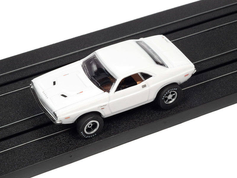 Auto World Xtraction SC402-2 1970 DODGE CHALLENGER HO Scale Slot Car