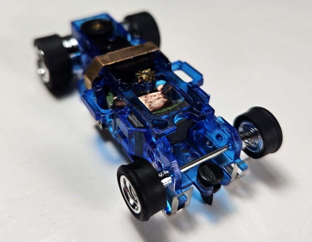 Auto World Parts 4Gear Complete Chassis. Blue Chassis, Chrome Wheels, Black Tires (Long Wheelbase)