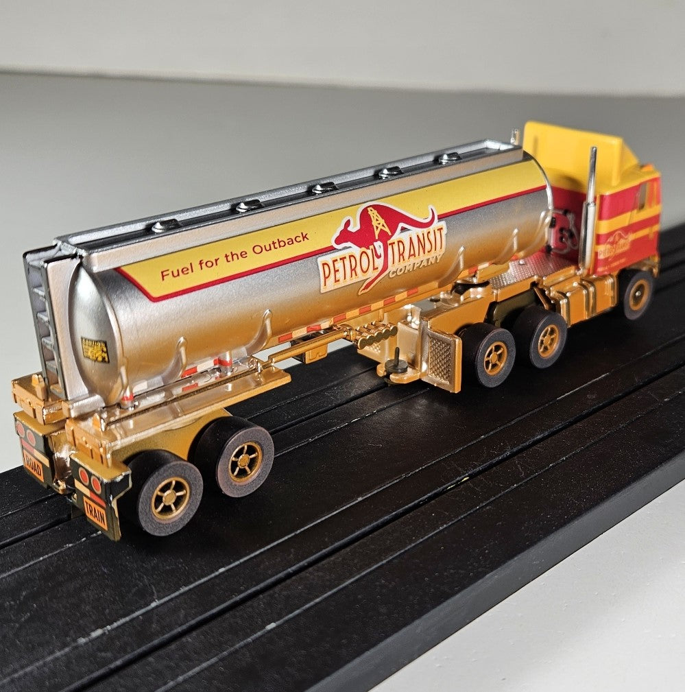 Auto World Xtraction SRS352 GMC Astro 95 Semi with Tanker Trailer HO Scale Slot Car