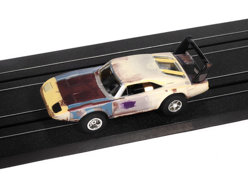Auto World Xtraction SC422-1A 1969 Dodge Daytona Mystery Matinee (Yellow & Blue) HO Scale Slot Car