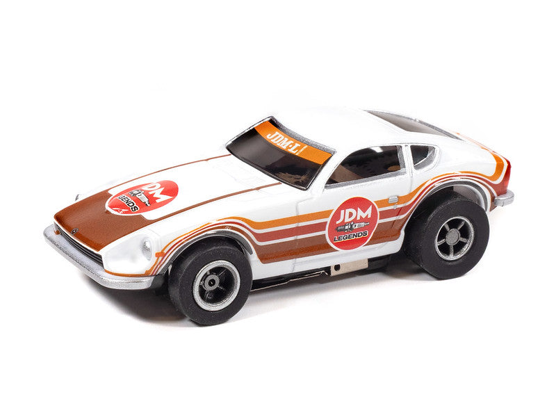 Auto World Xtraction SC426-1A 1972 Datsun 240Z JDM Legends (White w/Red Orange & Brown) HO Scale Slot Car
