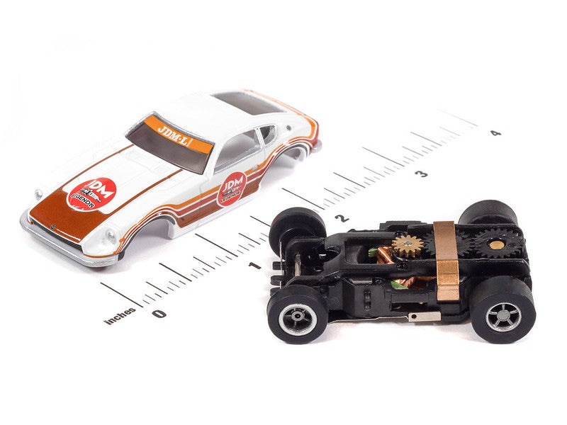 Auto World Xtraction SC426-1A 1972 Datsun 240Z JDM Legends (White w/Red Orange & Brown) HO Scale Slot Car