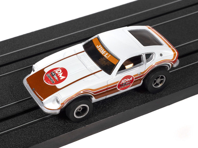 Auto World Xtraction SC426-1A 1972 Datsun 240Z JDM Legends (White w/Red Orange & Brown) HO Scale Slot Car