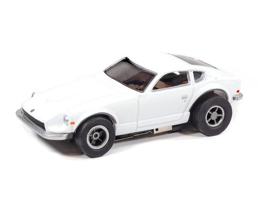 Auto World Xtraction SC426-1B 1972 Datsun 240Z JDM Legends (White & Black) HO Scale Slot Car