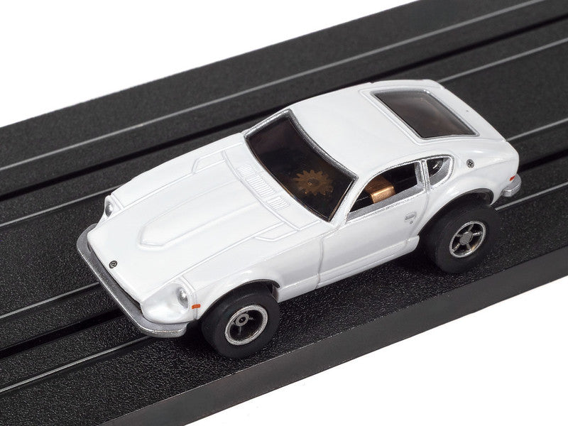 Auto World Xtraction SC426-1B 1972 Datsun 240Z JDM Legends (White & Black) HO Scale Slot Car