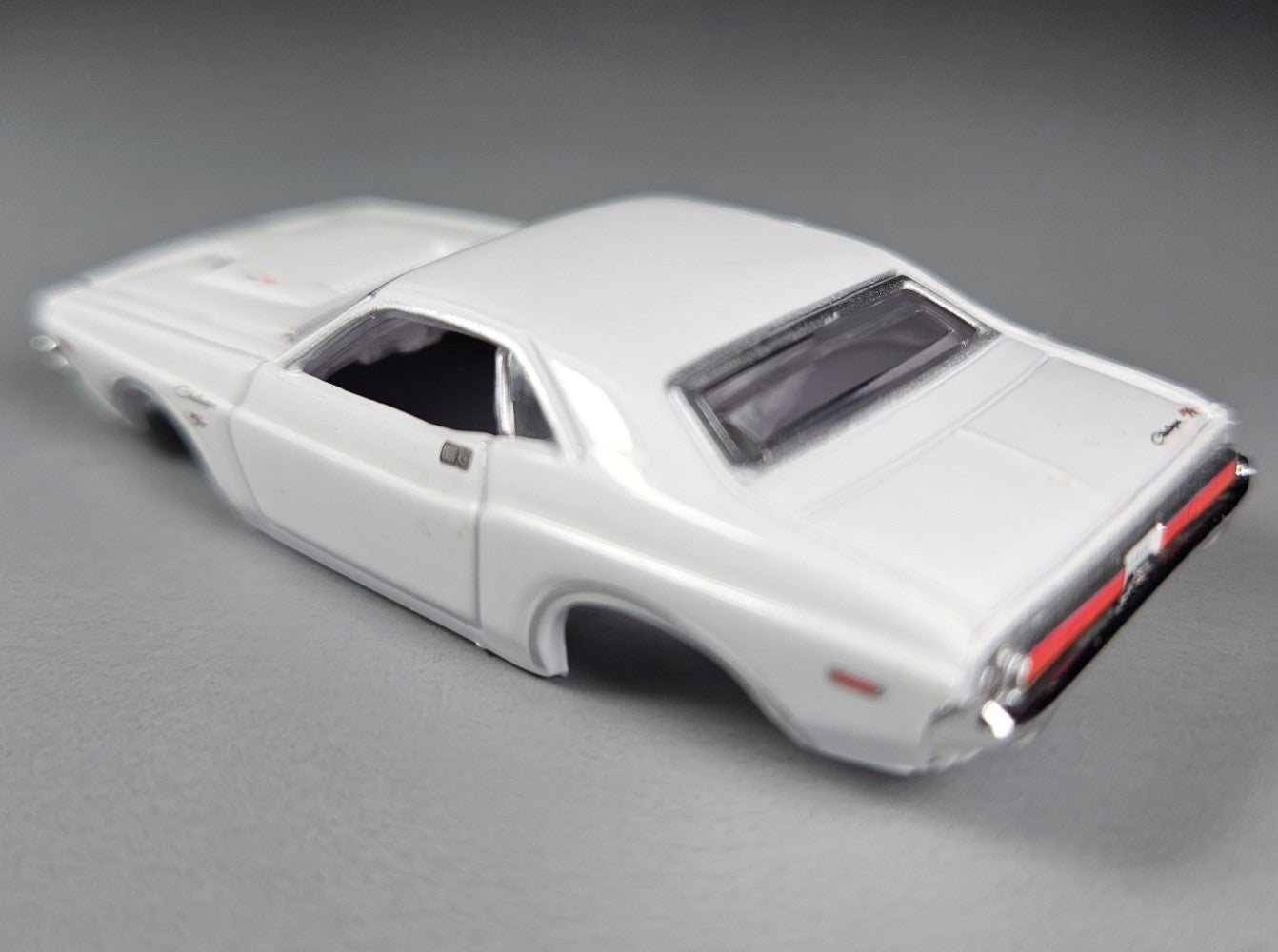 Auto World Parts Xtraction - Slot Car Body - SC402-2 1970 DODGE CHALLENGER