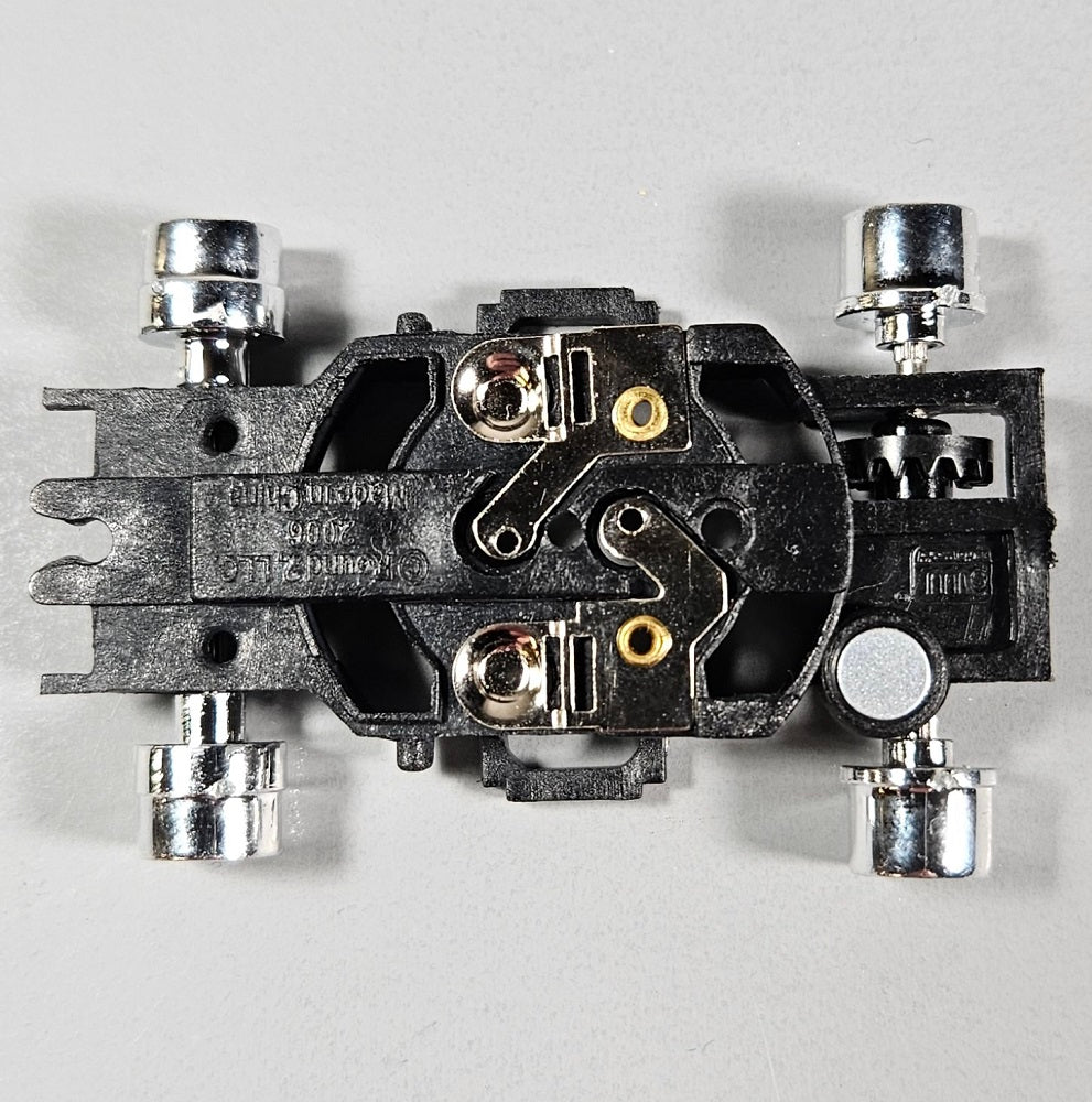 Auto World Parts Xtraction - Chassis (Short Wheelbase)with Axles, Wheels, Crown Gear, Traction Magnet