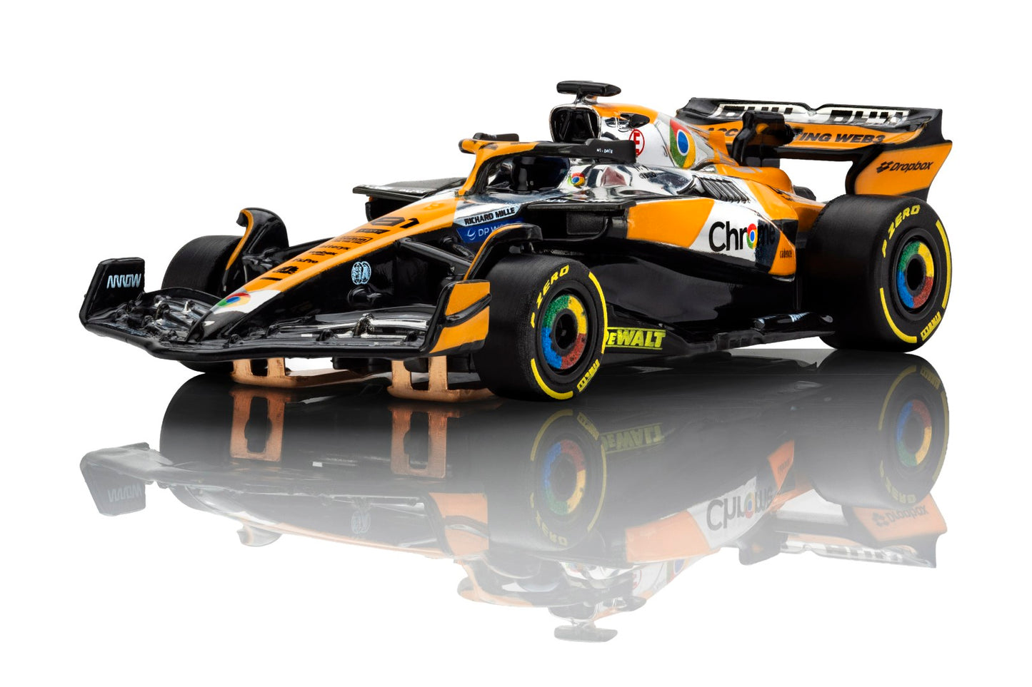 AFX Mega G+ 22158 McLaren F1 MCL38 #81 Austin Chrome Edition HO Scale Slot Car