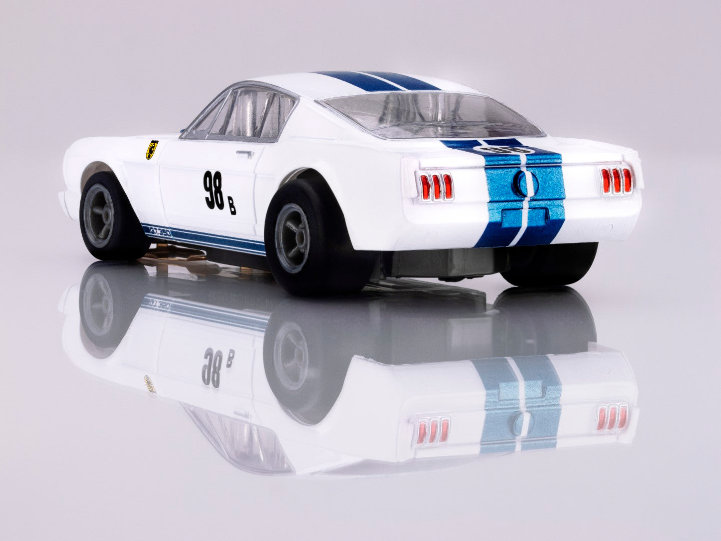 AFX Mega G+ 22125 Shelby Mustang GT350R 1965 Ken Miles HO Scale Slot Car