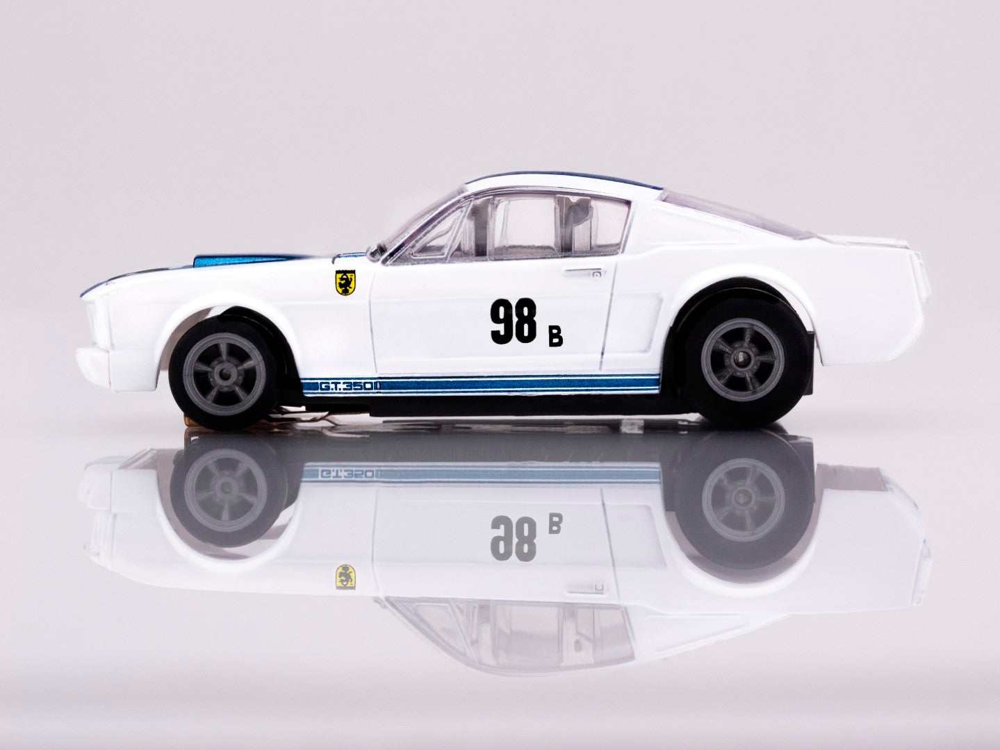 AFX Mega G+ 22125 Shelby Mustang GT350R 1965 Ken Miles HO Scale Slot Car