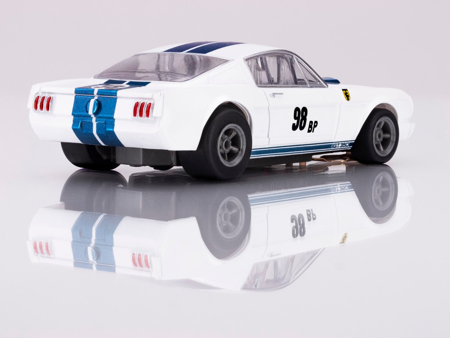 AFX Mega G+ 22125 Shelby Mustang GT350R 1965 Ken Miles HO Scale Slot Car