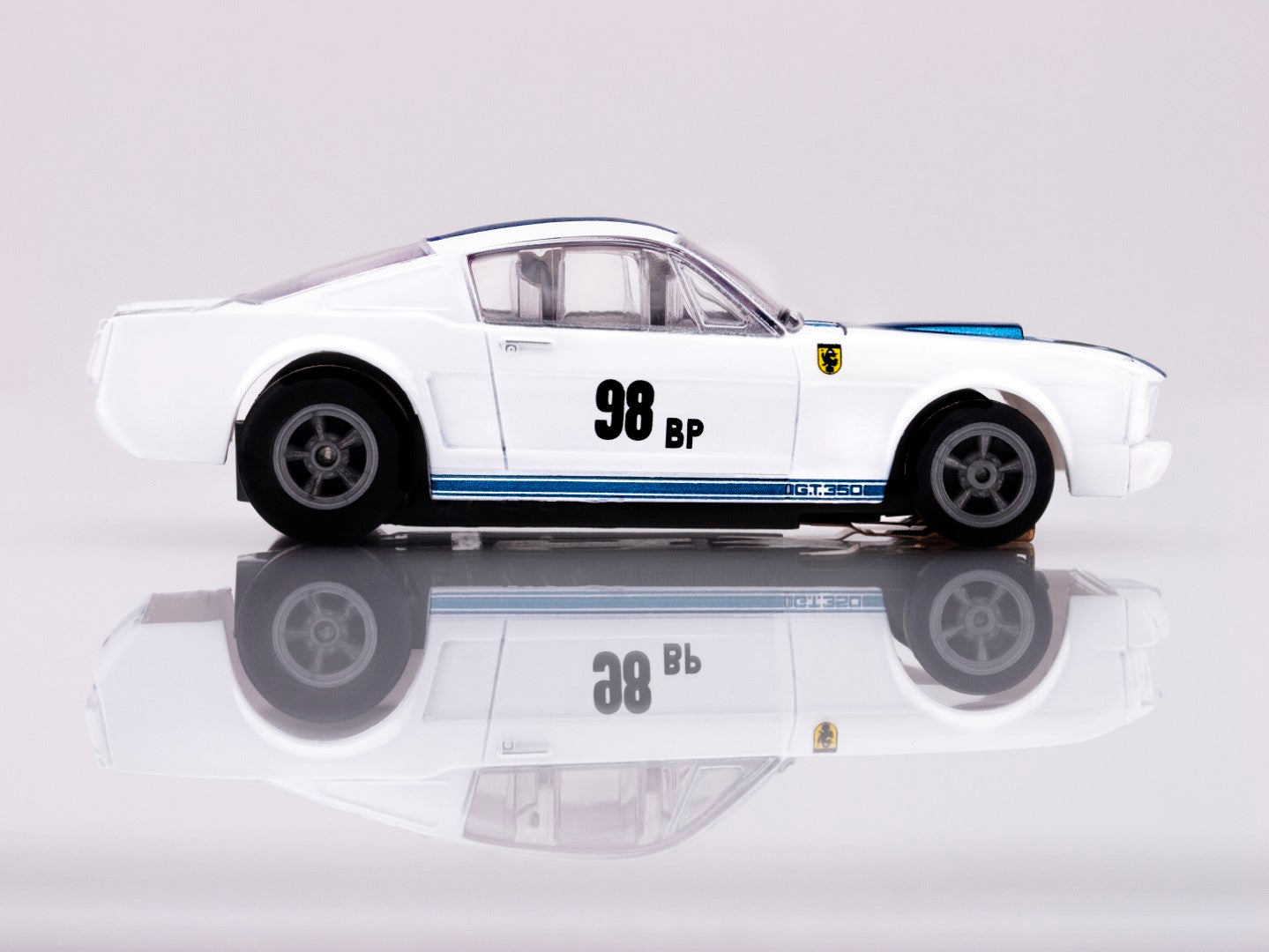 AFX Mega G+ 22125 Shelby Mustang GT350R 1965 Ken Miles HO Scale Slot Car