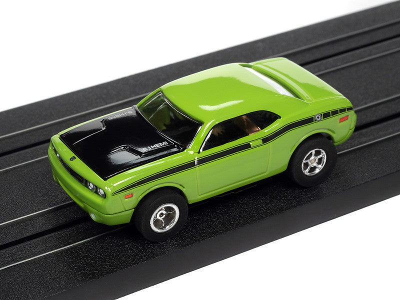 Auto World Xtraction SC368 R34 2008 DODGE CHALLENGER (GREEN) HO Scale Slot Car