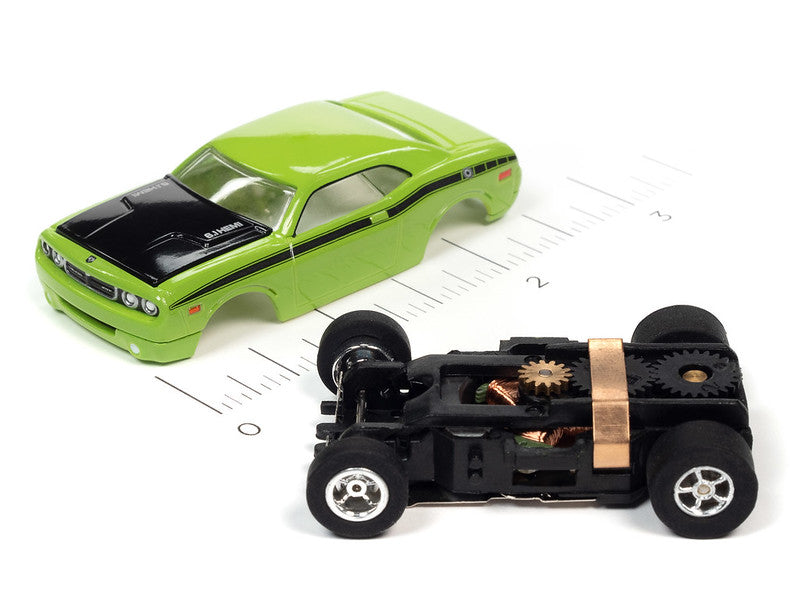 Auto World Xtraction SC368 R34 2008 DODGE CHALLENGER (GREEN) HO Scale Slot Car